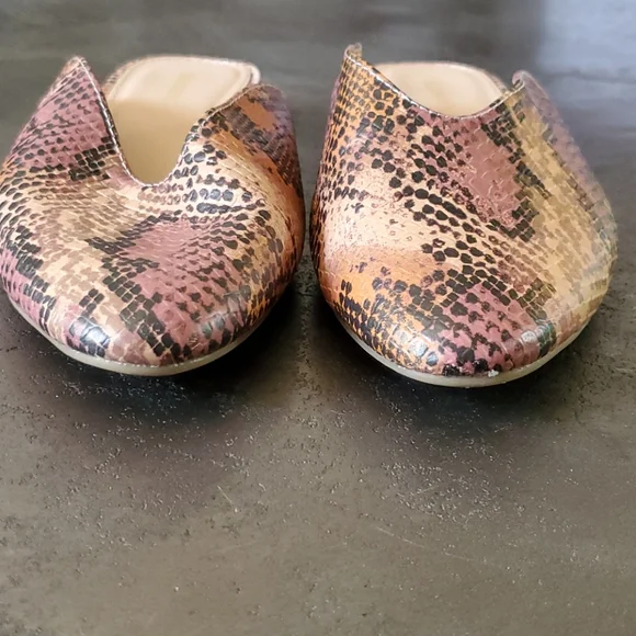 Snake print slip-on shoes - Picture 2 of 7